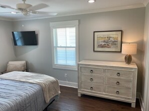 4 soverom, strykejern/-brett, wi-fi og sengetøy