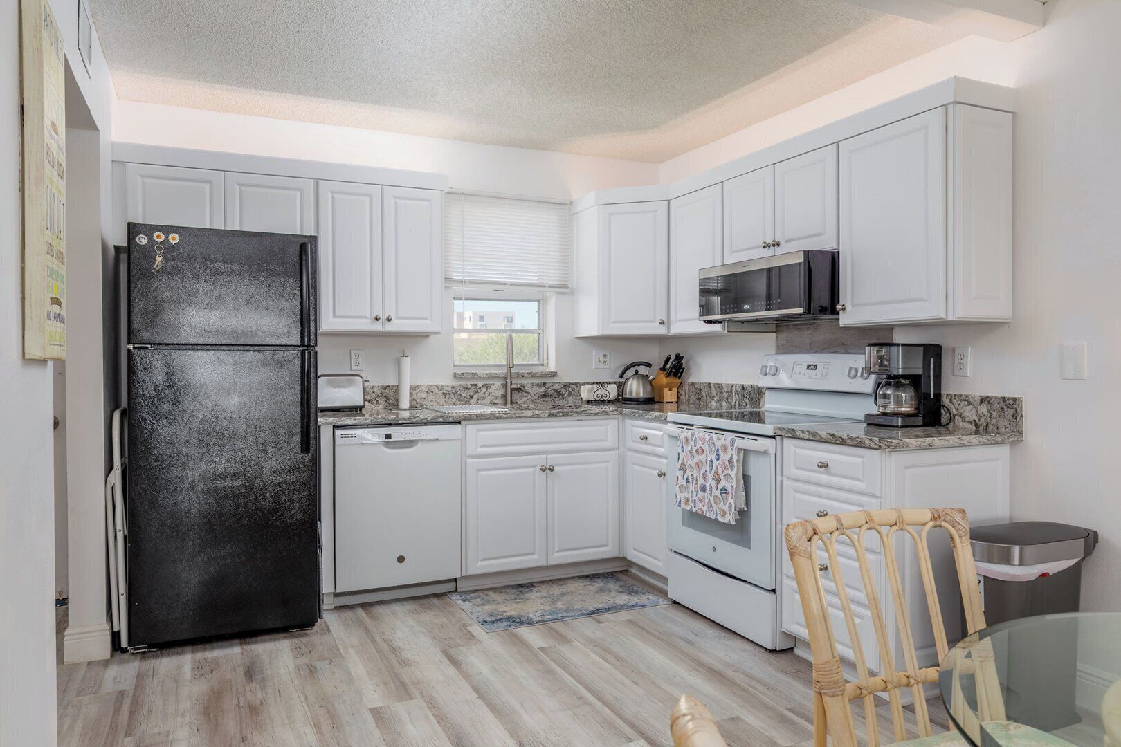 Fridge, microwave, stovetop, dishwasher