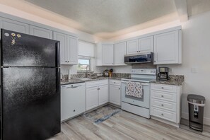 Fridge, microwave, stovetop, dishwasher