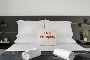 2 عدّة غرف نوم ومكواة/لوح كي وواي فاي مجانًا وملاءات أسرّة