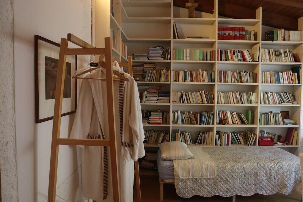 Twin Room, Hill View