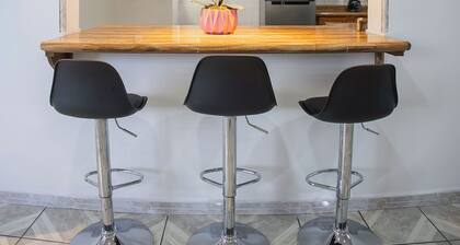 House with large kitchen, 1 block from third ring road