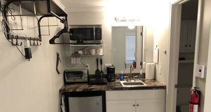 All-inclusive studio apartment with utilities included-Unit 6