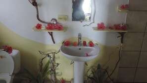 Een douche, handdoeken