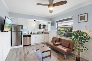 Smart TV - Treasure Island Gem + Waterfront Pool + Dock (Treasure Island)