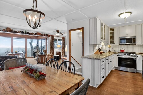 Escape to the mountains in this cozy yet luxurious 3-bedroom, 2-bath retreat tucked away in the gated Bent Tree community of Jasper, GA!