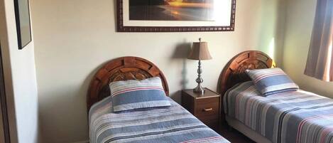 3 chambres, fer et planche à repasser, accès Internet, draps fournis