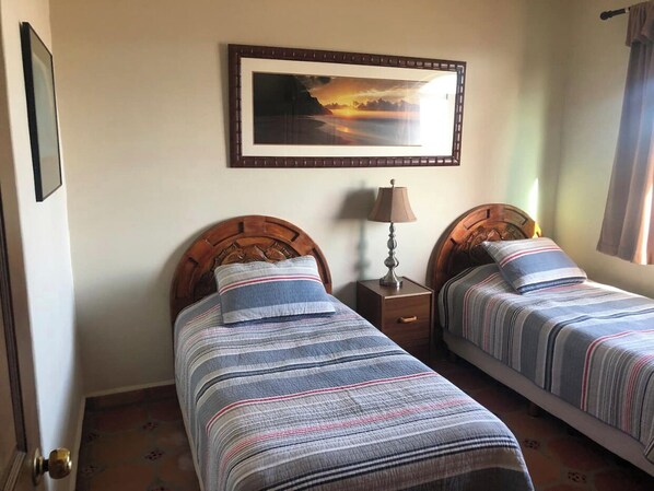 3 bedrooms, iron/ironing board, internet, bed sheets