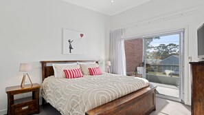 3 عدّة غرف نوم ومكتب وواي فاي مجانًا وملاءات أسرّة