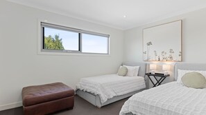 3 chambres, bureau, Wi-Fi gratuit, draps fournis