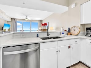Condo, 1 Queen Bed with Sofa bed (Shores of Panama 1711) | Private kitchen - Shores of Panama 1711 (Panama City Beach)