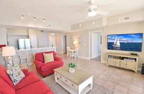 Condo, 1 cama Queen size y sofá cama (Shores of Panama 1711) | Área de sala de estar