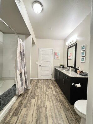 SĂšche-cheveux, serviettes fournies, savon, papier toilette