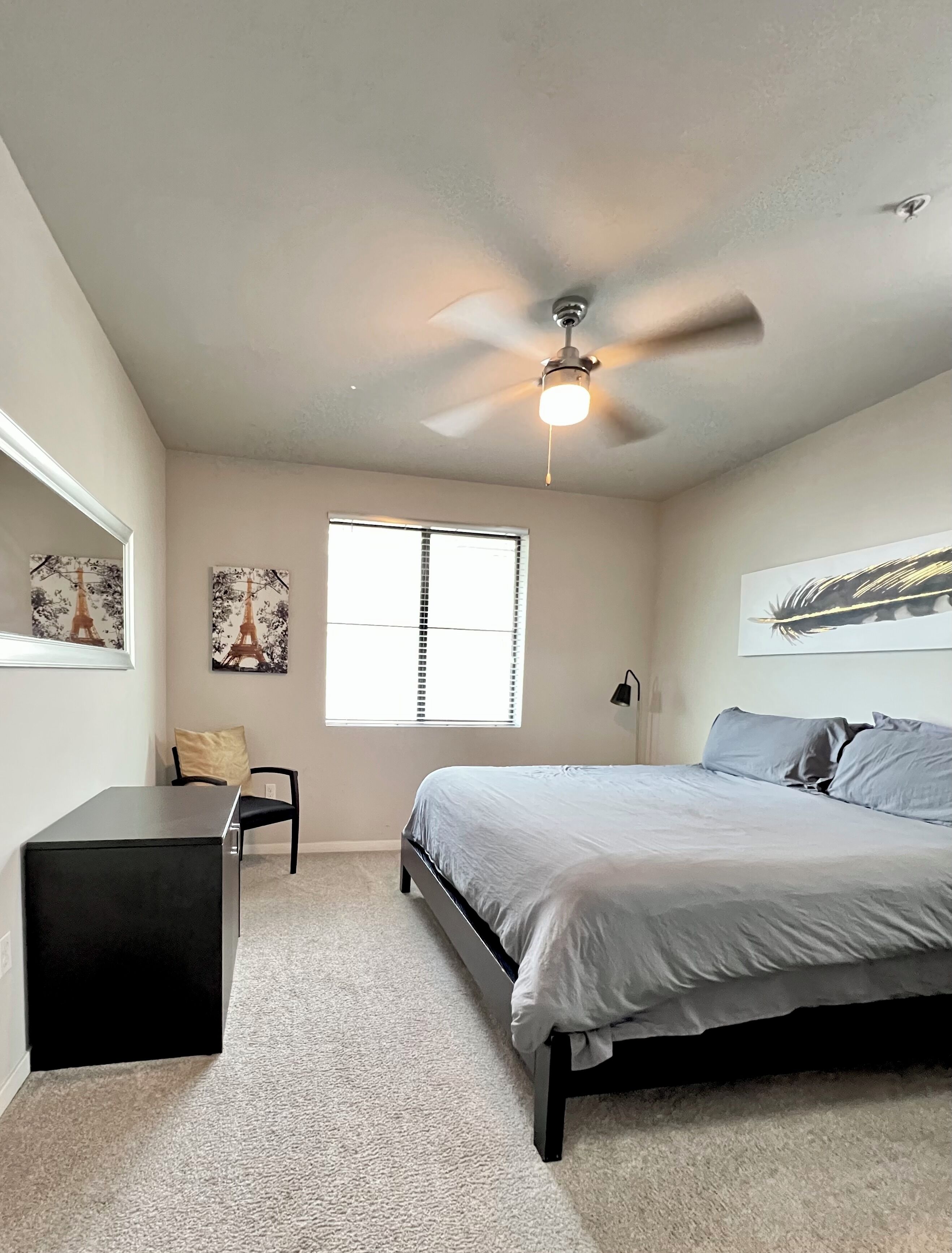 1 slaapkamer, een strijkplank/strijkijzer, wifi, beddengoed