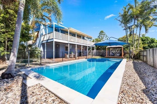 Bluewater Beach Retreat - 5BD/Pool/Walk to Beach