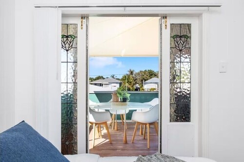 Bluewater Beach Retreat - 5BD/Pool/Walk to Beach