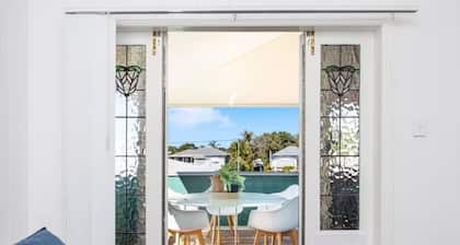 Bluewater Beach Retreat - 5BD/Pool/Walk to Beach