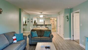 Condo, 1 King Bed with Sofa bed (Sea Oats 211) | Living area