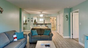 Leilighet, 1 kingsize-seng med sovesofa (Sea Oats 211) | Oppholdsområde