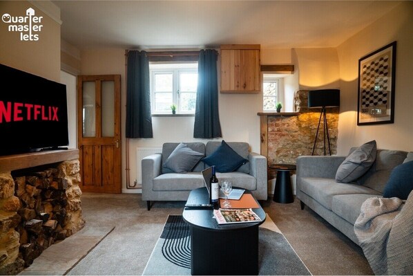 TV, fireplace
