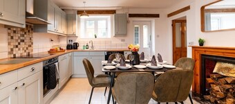 3x Bedroom House (Sleeps 6x)