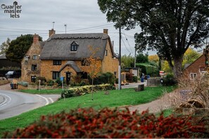 Exterior - 3x Bedroom House (Sleeps 6x) (Oxfordshire)