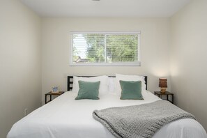 4 Schlafzimmer, Schreibtisch, Bügeleisen/Bügelbrett, Reisekinderbett