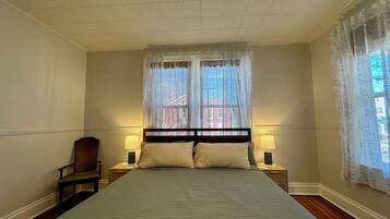 2 bedrooms, desk, travel cot, free WiFi