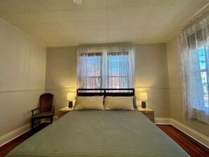 2 عدّة غرف نوم ومكتب وسرير سفر وواي فاي مجانًا