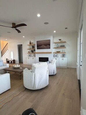 TV, fireplace - New 5BR Bayfront Home | Fishing, Kayaking & Boat Launch Access (Bay St. Louis)