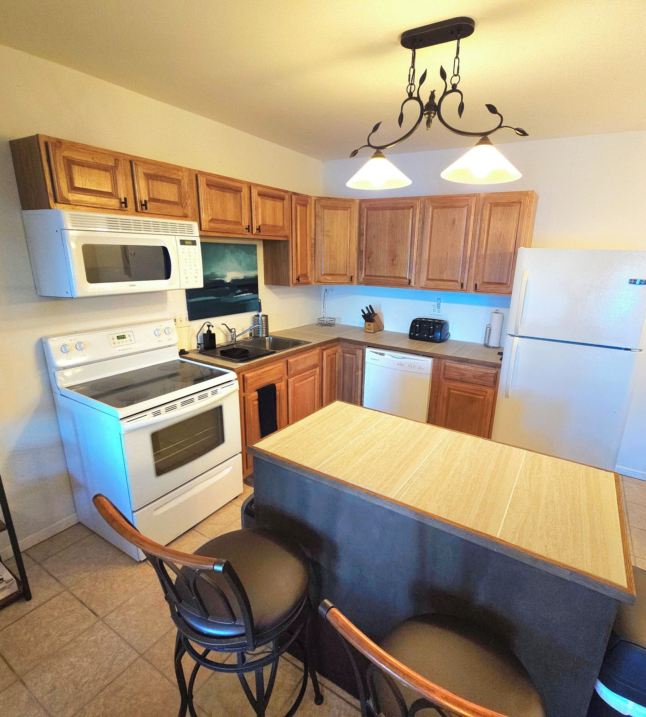 Refrigerador, microondas, horno y parrilla de estufa 