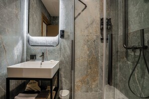 Free toiletries, slippers, towels, soap - SJ7 Aparthotel (Sant Feliu de Guíxols)