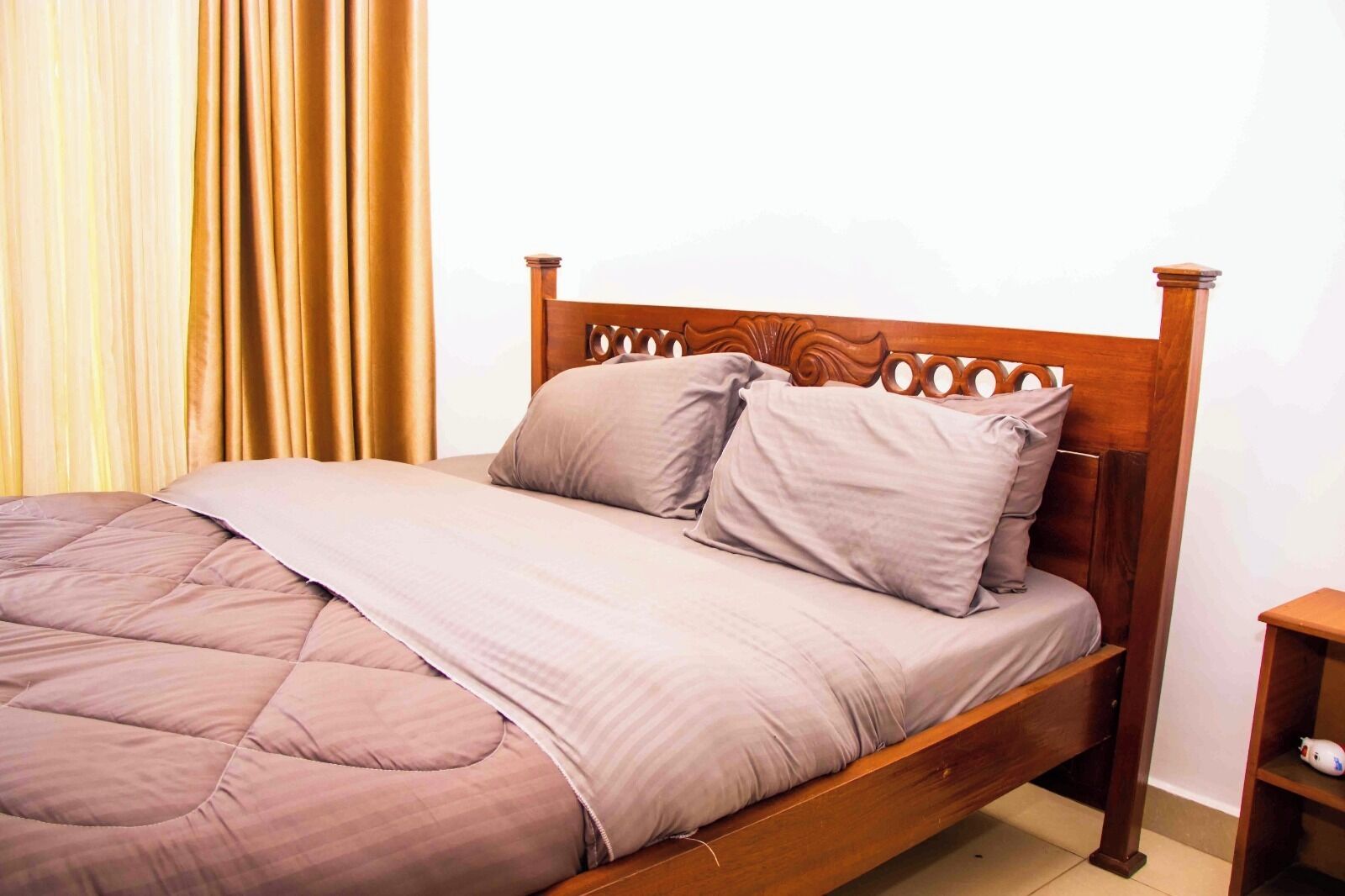 Vila, sacada, vista para a cidade | Comodidades do quarto