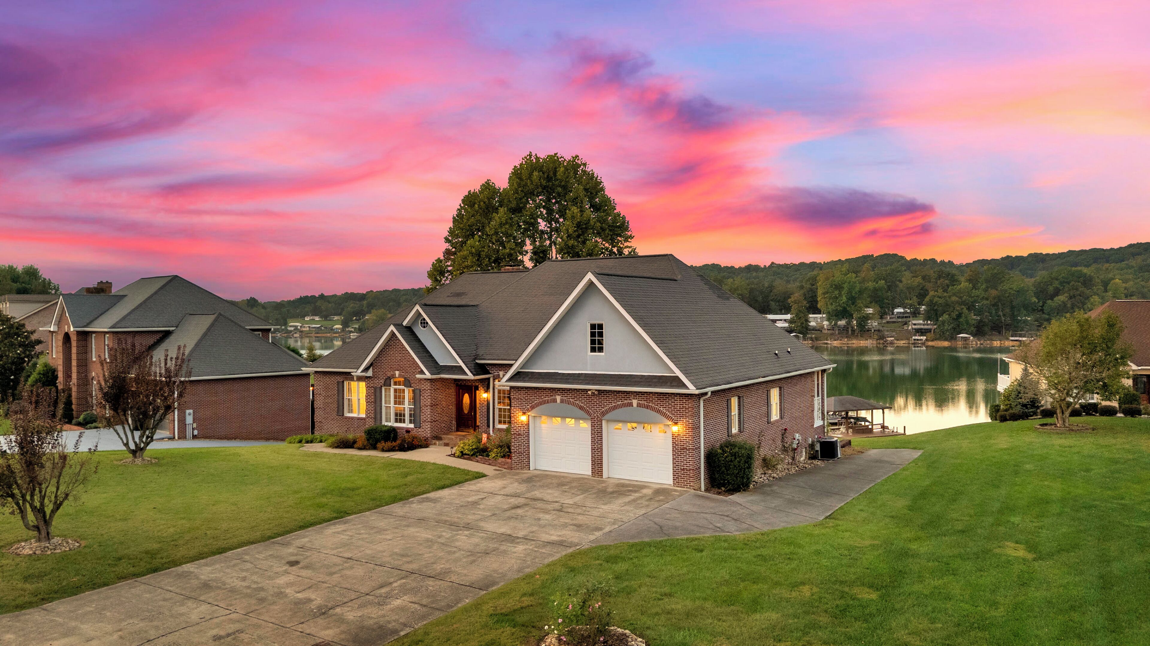 Lake Front Property in a Quiet Neighborhood. 