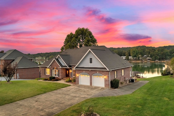 Lake Front Property in a Quiet Neighborhood.