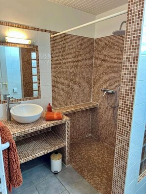 Shower, hair dryer, towels, soap - Villa Makata - Private pool & large garden, Vauclin (Le Vauclin)