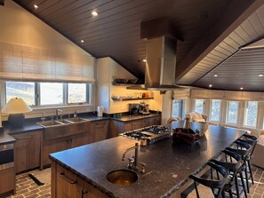 Private kitchen - Amazing 6-bedroom house with stunning views in Park City (Park City)