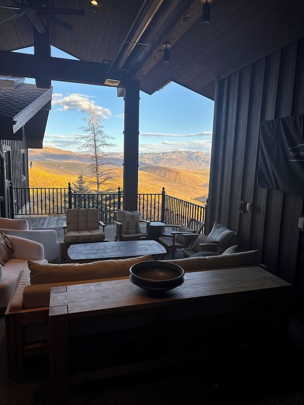 Property grounds - Amazing 6-bedroom house with stunning views in Park City (Park City)