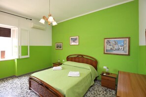 House | 5 bedrooms, bed sheets