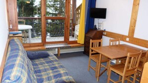 Unclassified image, 2 of 3, button - 2-room Duplex Apartment for 6 People, Ski-in/ski-out, in the Village of Charmettoger in Arc 1800 (Bourg-Saint-Maurice)
