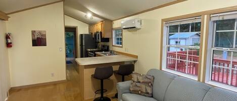 تلفزيون، تنس طاولة، كُتُب