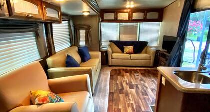Nice 40’ RV with all modern conveniences, (full kitchen, bathroom, separate bedroom), in private Resort/campground, pool, hot tub, sauna, clubhouse available to all guests.