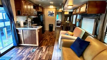 电视、乒乓球、书