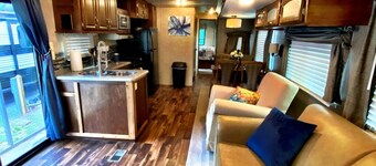 Nice 40’ RV with all modern conveniences, (full kitchen, bathroom, separate bedroom),  in private Resort/campground, pool, hot tub, sauna, clubhouse available to all guests.