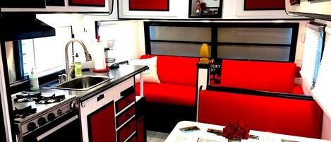 雪櫃、微波爐、爐具、咖啡機/沖茶器