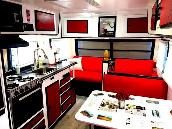 雪櫃、微波爐、爐具、咖啡機/沖茶器