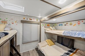 2 bedrooms, WiFi - Super- fun camper with plenty of room for a full-size family, lots of comfy beds + full kitchen, bath, and separate bedroom for Mom & Dad.  There's even a nice patio with outdoor kitchen and seating area for barbecues, bacon & eggs in the morning, et (Pace)