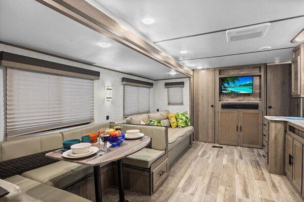 TV, fireplace - Super- fun camper with plenty of room for a full-size family, lots of comfy beds + full kitchen, bath, and separate bedroom for Mom & Dad.  There's even a nice patio with outdoor kitchen and seating area for barbecues, bacon & eggs in the morning, et (Pace)