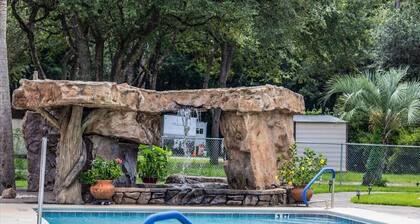 Spacious luxury RV with large kitchen/living room area, private bedroom w/king-size bed, bath and 1/2, with a deck, located in a beautiful RV resort with tons of amenities. Min. stay is 2 nights w/weekly and monthly discounts. Monthly rate is $1,600