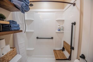 Shower, hair dryer, bidet, towels